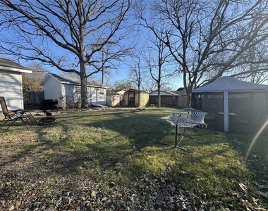 207 Chippendale Ave - Photo Thumbnail 9