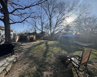 207 Chippendale Ave - Photo Thumbnail 8