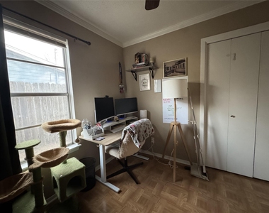 207 Chippendale Ave - Photo Thumbnail 2
