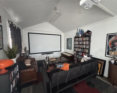 207 Chippendale Ave - Photo Thumbnail 10