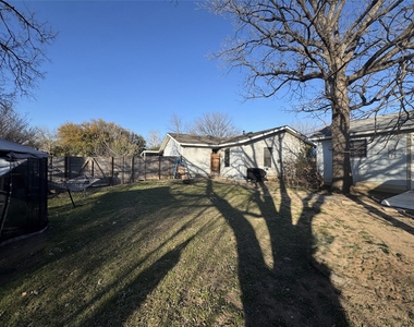 207 Chippendale Ave - Photo Thumbnail 12