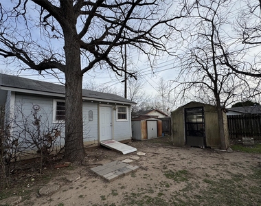 207 Chippendale Ave - Photo Thumbnail 7