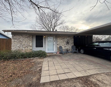 207 Chippendale Ave - Photo Thumbnail 6