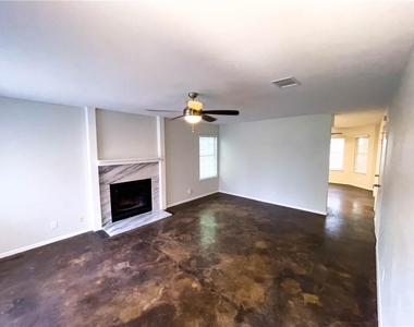 2102 Kenneth Ave - Photo Thumbnail 3