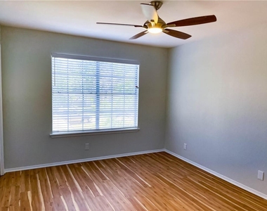2102 Kenneth Ave - Photo Thumbnail 9