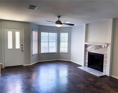 2102 Kenneth Ave - Photo Thumbnail 4