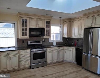 805 Forepeak Drive - Photo Thumbnail 7