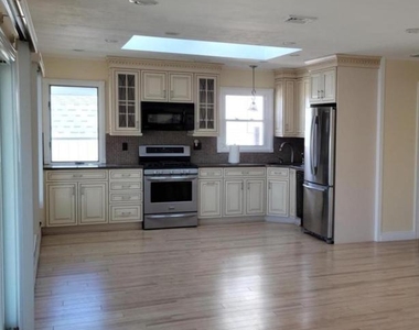 805 Forepeak Drive - Photo Thumbnail 6