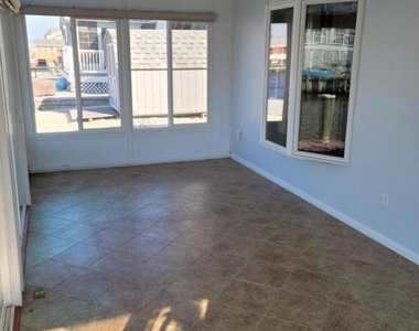 805 Forepeak Drive - Photo Thumbnail 10