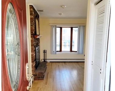 805 Forepeak Drive - Photo Thumbnail 3