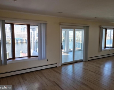805 Forepeak Drive - Photo Thumbnail 4