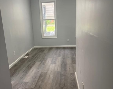 307 Spring Street - Photo Thumbnail 6