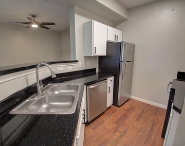 2320 Gracy Farms Ln, 514 - Photo Thumbnail 7