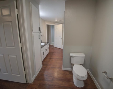 2320 Gracy Farms Ln, 514 - Photo Thumbnail 15