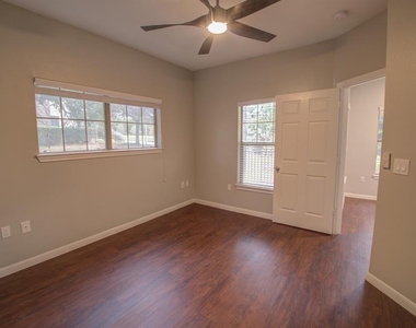 2320 Gracy Farms Ln, 514 - Photo Thumbnail 11