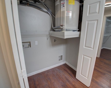 2320 Gracy Farms Ln, 514 - Photo Thumbnail 17