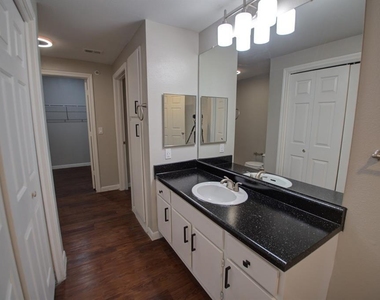2320 Gracy Farms Ln, 514 - Photo Thumbnail 16