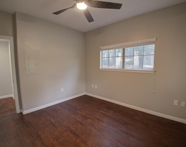 2320 Gracy Farms Ln, 514 - Photo Thumbnail 10