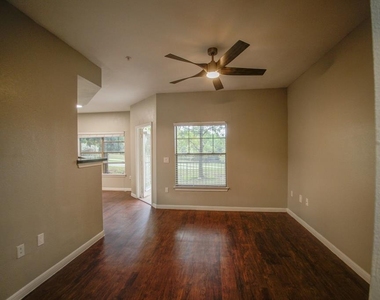2320 Gracy Farms Ln, 514 - Photo Thumbnail 5