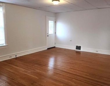 144 North Ave Apt A - Photo Thumbnail 2