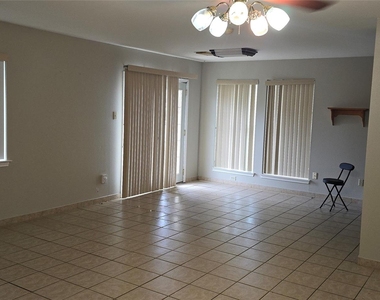 125 Kelly Ln - Photo Thumbnail 2