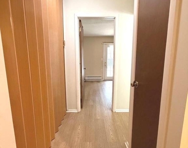 62 Kingston Way - Photo Thumbnail 12