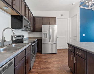 8601 W Gate Blvd - Photo Thumbnail 9