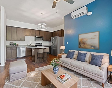8601 W Gate Blvd - Photo Thumbnail 2