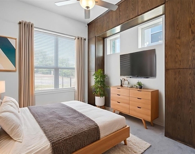 8601 W Gate Blvd - Photo Thumbnail 4