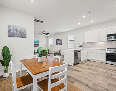 2086 Alice Jay Way - Photo Thumbnail 5