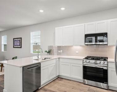 2086 Alice Jay Way - Photo Thumbnail 7