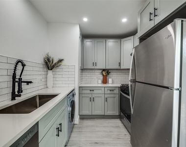 1200 E 52nd St - Photo Thumbnail 7