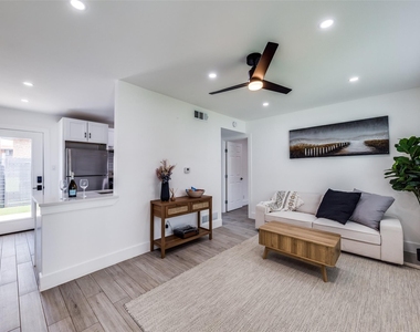 1200 E 52nd St - Photo Thumbnail 1