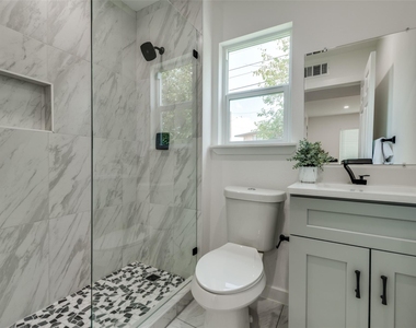 1200 E 52nd St - Photo Thumbnail 9
