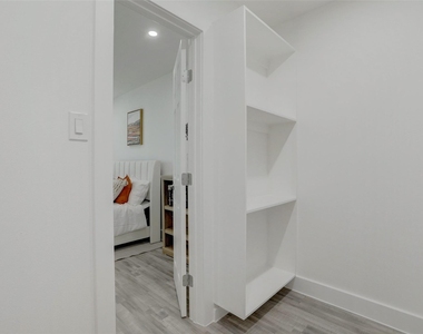 1200 E 52nd St - Photo Thumbnail 19