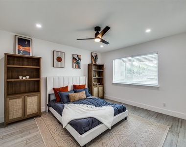 1200 E 52nd St - Photo Thumbnail 16