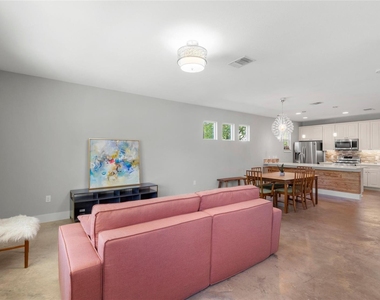 3104 Neal St - Photo Thumbnail 6
