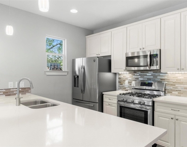 3104 Neal St - Photo Thumbnail 12