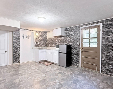 4203 Maple Road - Photo Thumbnail 3