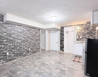 4203 Maple Road - Photo Thumbnail 2
