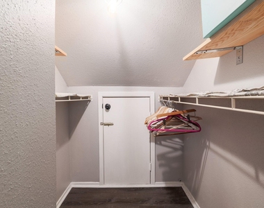 1840 Burton Dr - Photo Thumbnail 16