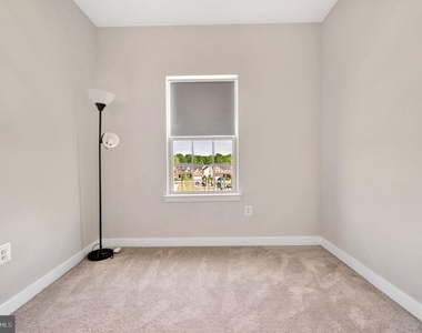 14737 Earl Mitchell Avenue - Photo Thumbnail 10