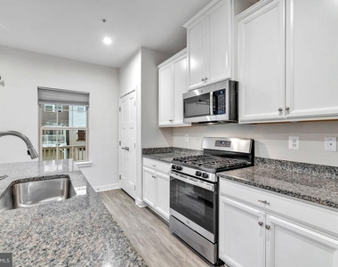 14737 Earl Mitchell Avenue - Photo Thumbnail 2
