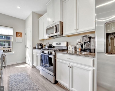14737 Earl Mitchell Avenue - Photo Thumbnail 3