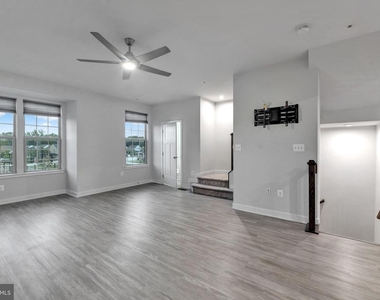 14737 Earl Mitchell Avenue - Photo Thumbnail 9