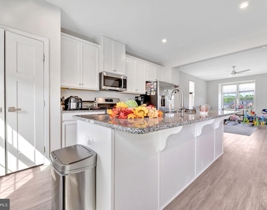 14737 Earl Mitchell Avenue - Photo Thumbnail 2