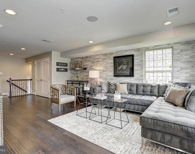 22101 Broadway Avenue - Photo Thumbnail 9