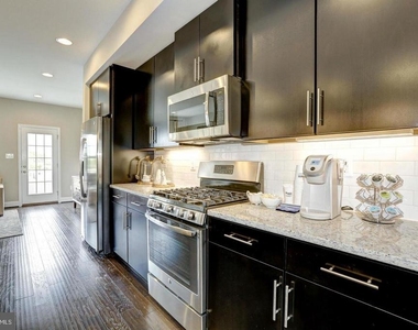 22101 Broadway Avenue - Photo Thumbnail 3