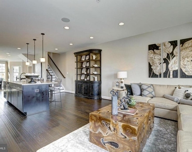 22101 Broadway Avenue - Photo Thumbnail 5