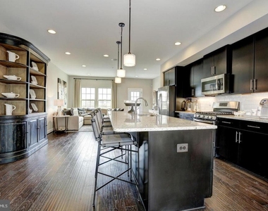 22101 Broadway Avenue - Photo Thumbnail 4